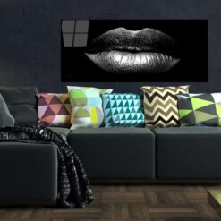Alternative view of Silver lips